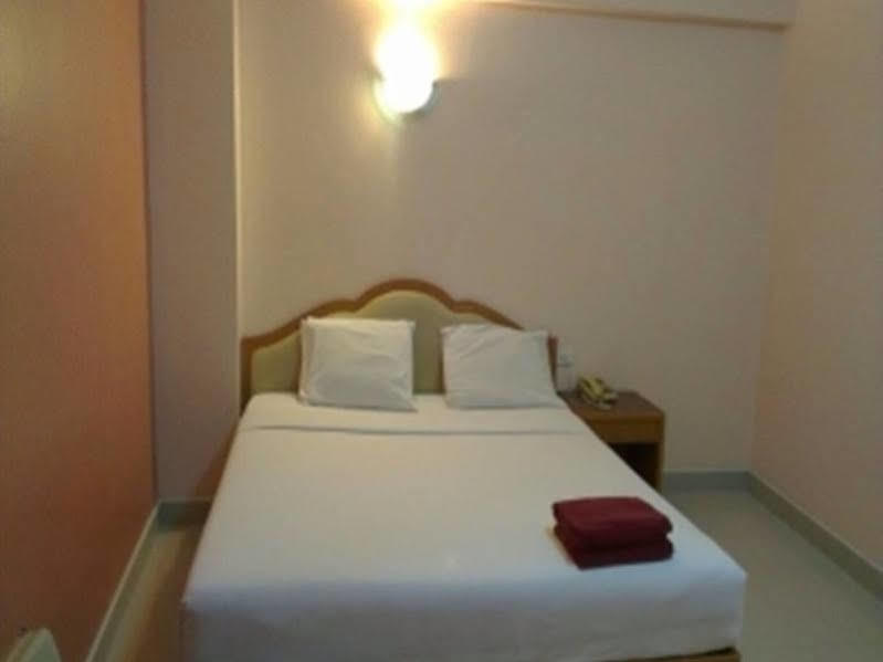 Cherry Hotel Pattaya Exteriör bild
