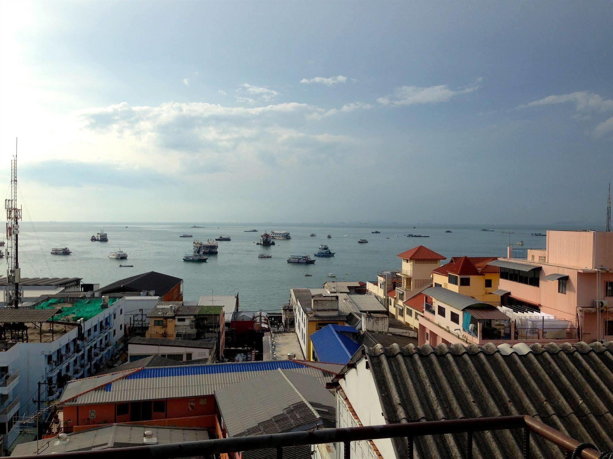 Cherry Hotel Pattaya Exteriör bild