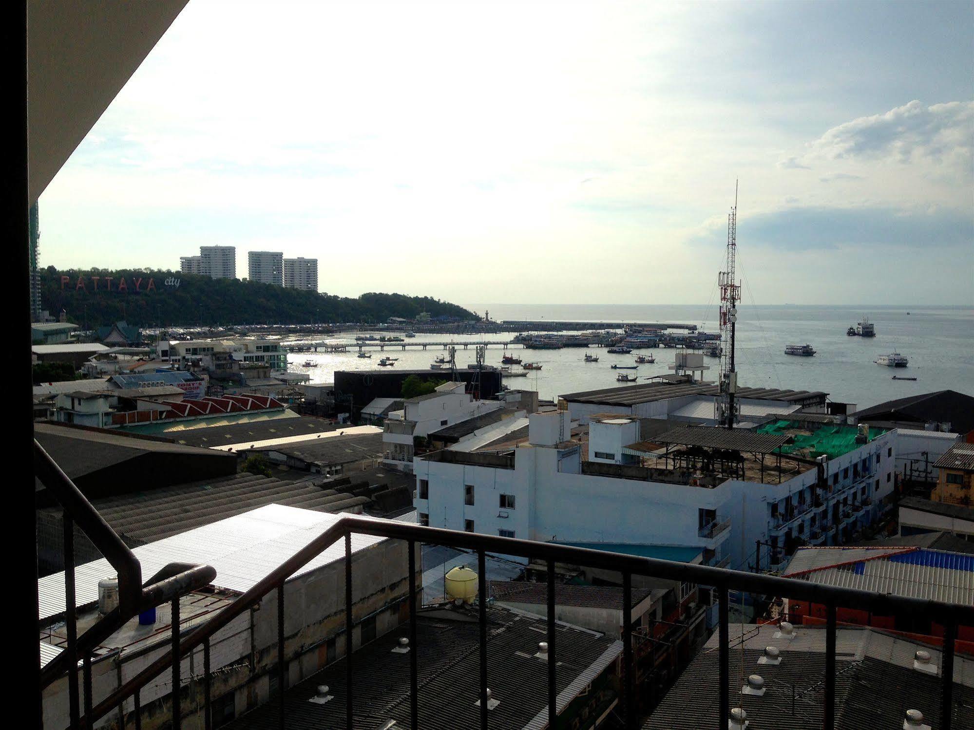 Cherry Hotel Pattaya Exteriör bild